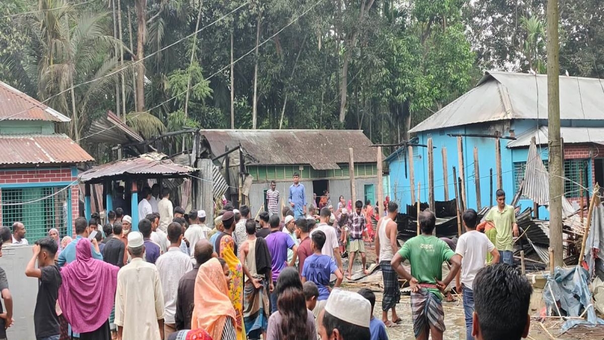 মাদারগঞ্জে অগ্নিকাণ্ডে ১০ লক্ষ টাকার ক্ষতি