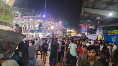 সদরঘাটে বেড়েছে যাত্রীর চাপ, ভোগান্তি ছাড়াই বাড়ি যাচ্ছে মানুষ