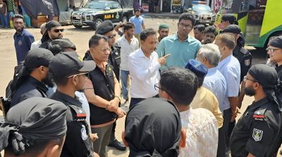 বরিশালে ২১ যাত্রীর বাড়তি ভাড়া ফিরিয়ে দিলেন ম্যাজিস্ট্রেট