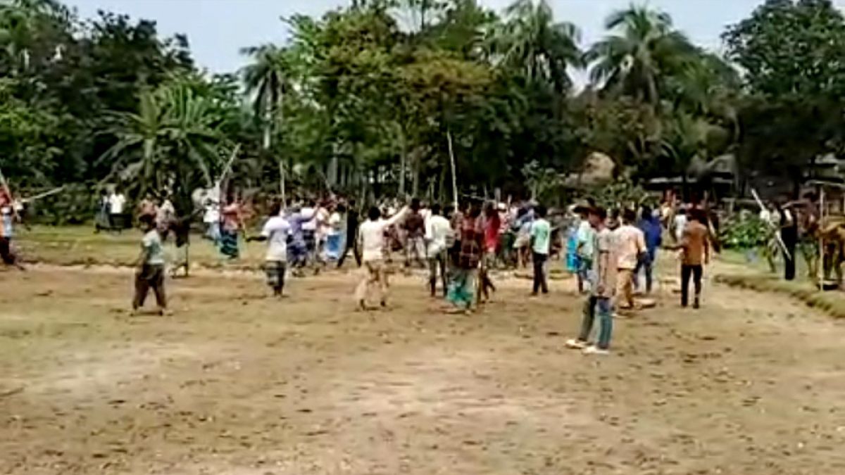 ঈদে গরু জবাই নিয়ে দুই পক্ষের সংঘর্ষ, আহত ১৫