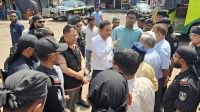 বরিশালে ২১ যাত্রীর বাড়তি ভাড়া ফিরিয়ে দিলেন ম্যাজিস্ট্রেট