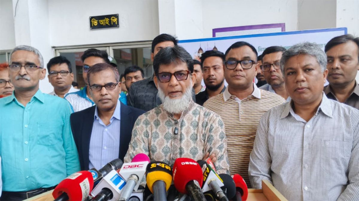 নীলসাগর এক্সপ্রেসের দুর্ঘটনায় স্টেশন মাস্টার ও চালক বরখাস্ত