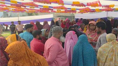 গাবতলী আজ প্রায় ফাঁকা, যাত্রীর অভাবে সময়মতো ছাড়ছে না গাড়ি