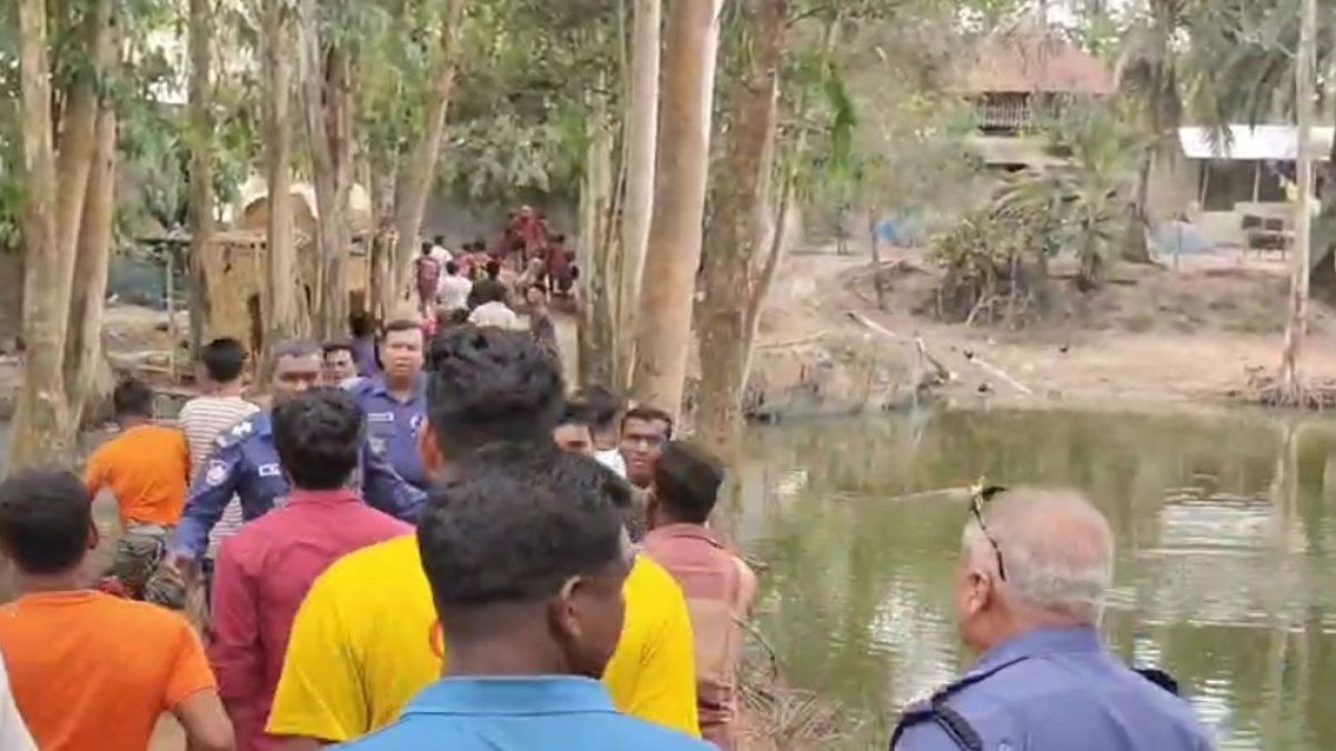 নাটোরে পুলিশের সামনে ২ পক্ষের সংঘর্ষ, আহত ৮