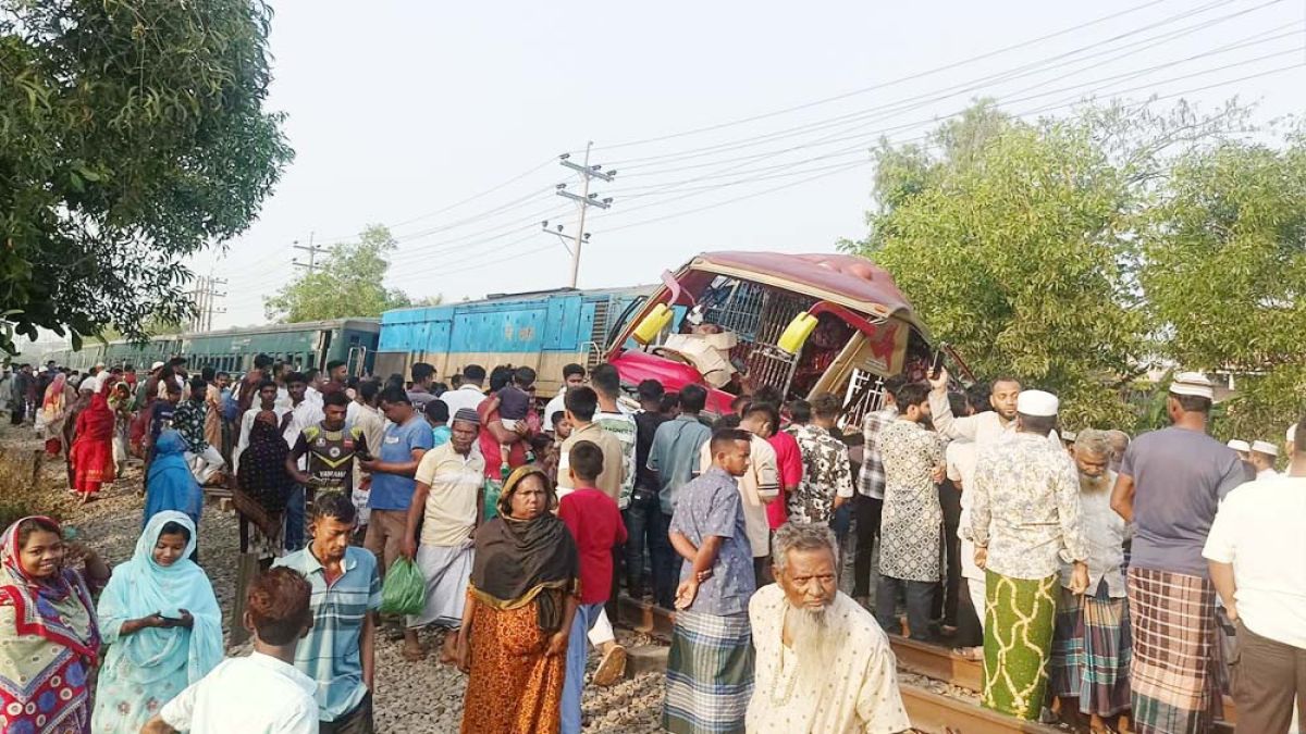 ঈদে ৬ জেলায় সড়কে প্রাণ গেল ২৮ জনের