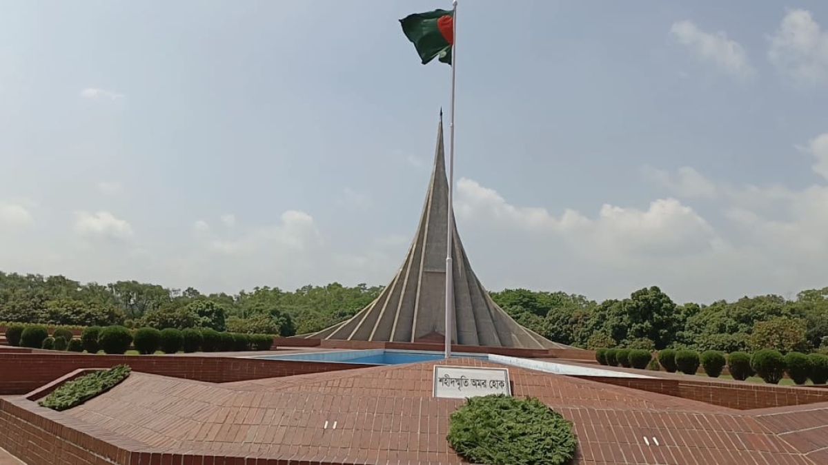 মহান স্বাধীনতা দিবস পালনে প্রস্তুত সাভার জাতীয় স্মৃতিসৌধ