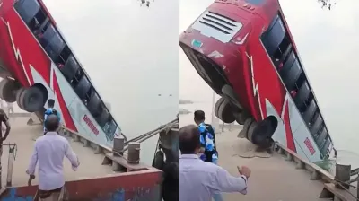 পদ্মায় বাসডুবির ৫ ঘণ্টা: এখনও নিখোঁজ ৪০ জন!
