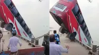 পদ্মায় বাসডুবির ৫ ঘণ্টা: এখনও নিখোঁজ ৪০ জন!