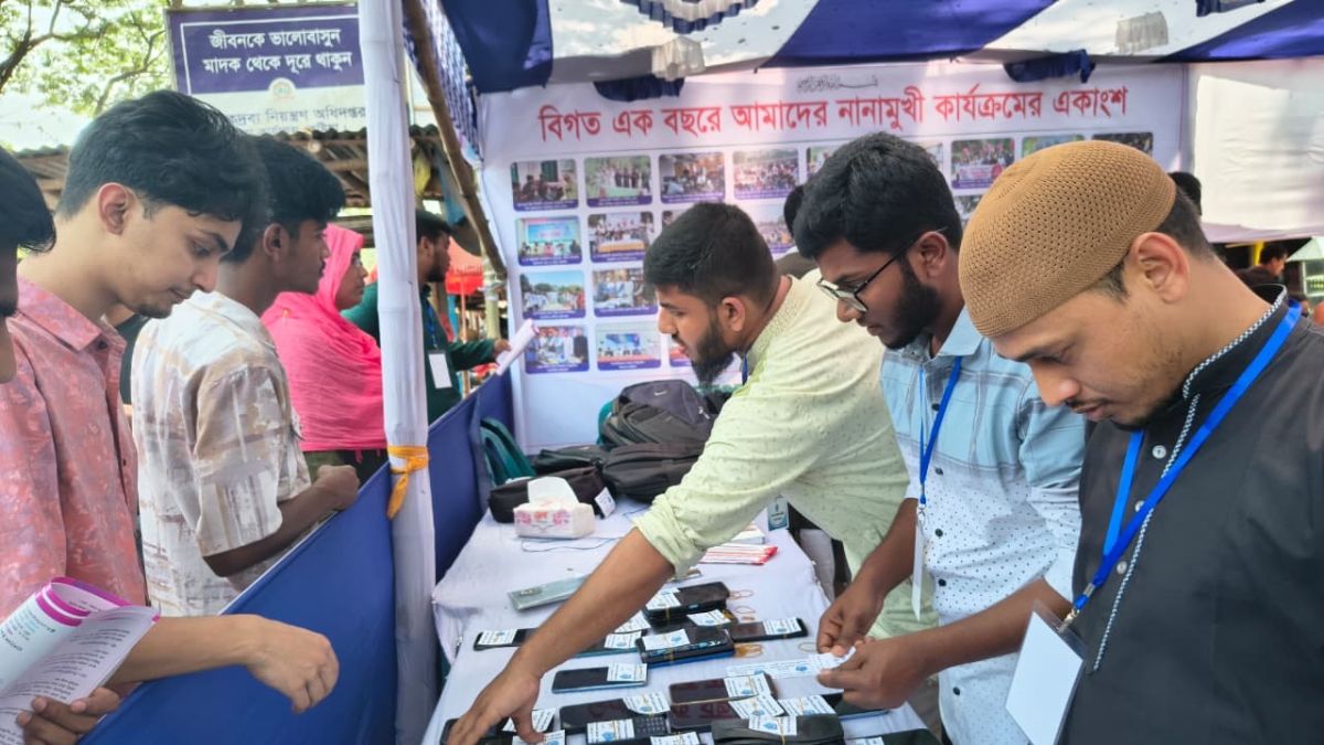 গুচ্ছ ভর্তি পরীক্ষার্থীদের সহায়তায় ইবি শিবিরের হেল্প ডেস্ক