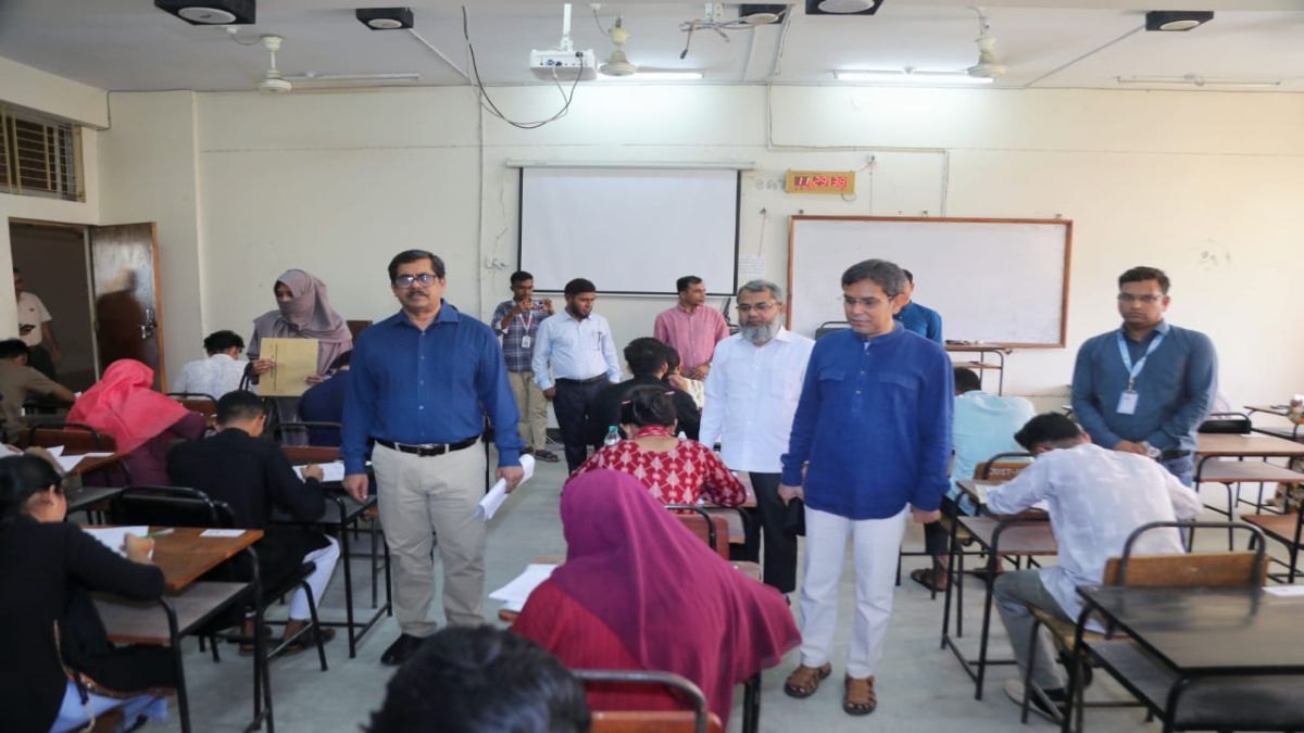 যবিপ্রবিতে গুচ্ছ পদ্ধতির ‘সি’ ইউনিটের ভর্তি পরীক্ষা অনুষ্ঠিত