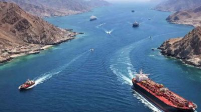 যেভাবে হরমুজ প্রণালী ‘শক্ত হাতে’ নিয়ন্ত্রণ করছে ইরান