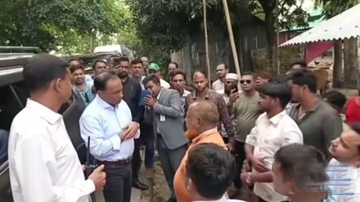 অভ্যর্থনায় শিক্ষার্থীদের রাস্তায় দাঁড় করানোয় ডেপুটি স্পিকারের ক্ষোভ