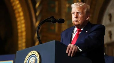 সোমবারের মধ্যে হরমুজ না খুললে ইরানে ‘নরক’ নেমে আসবে : ট্রাম্প