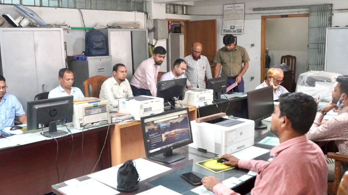 আজ থেকে নতুন সময়ে অফিস ও ব্যাংক লেনদেন