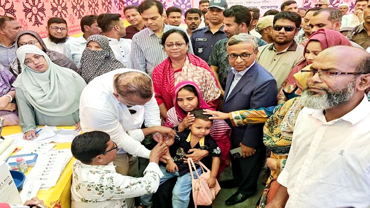 বরিশালে হাম ও রুবেলার টিকাদান কর্মসূচি উদ্বোধন