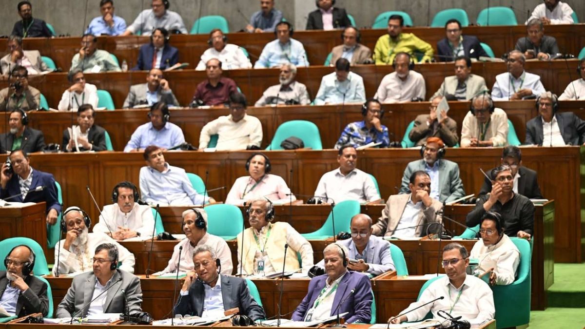 আওয়ামী লীগের রাজনীতিতে ফেরার পথ বন্ধ : সংসদে পাস হলো নতুন আইন