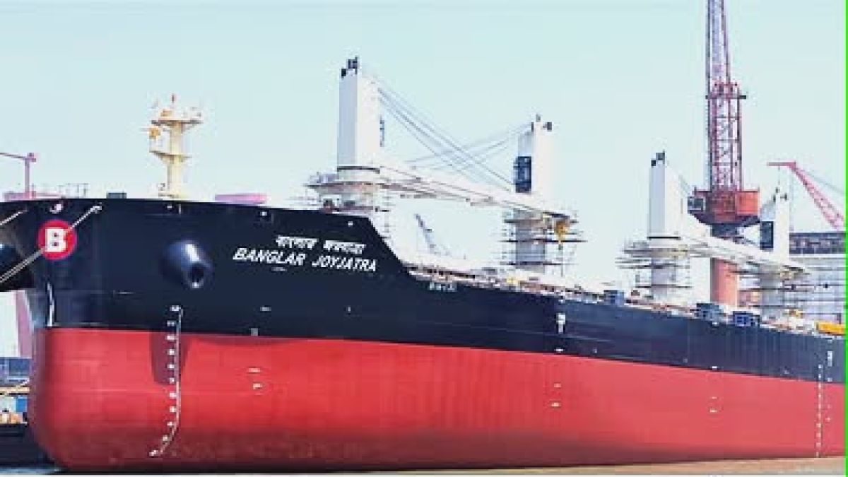 তেলের বাজারে স্বস্তি; আসছে নতুন জাহাজ
