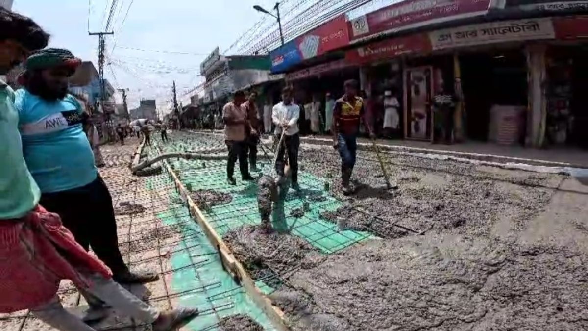 সংস্কার শুরু সৈয়দপুরে তামান্না মোড় থেকে ওয়াপদা পর্যন্ত বেহাল সড়কের