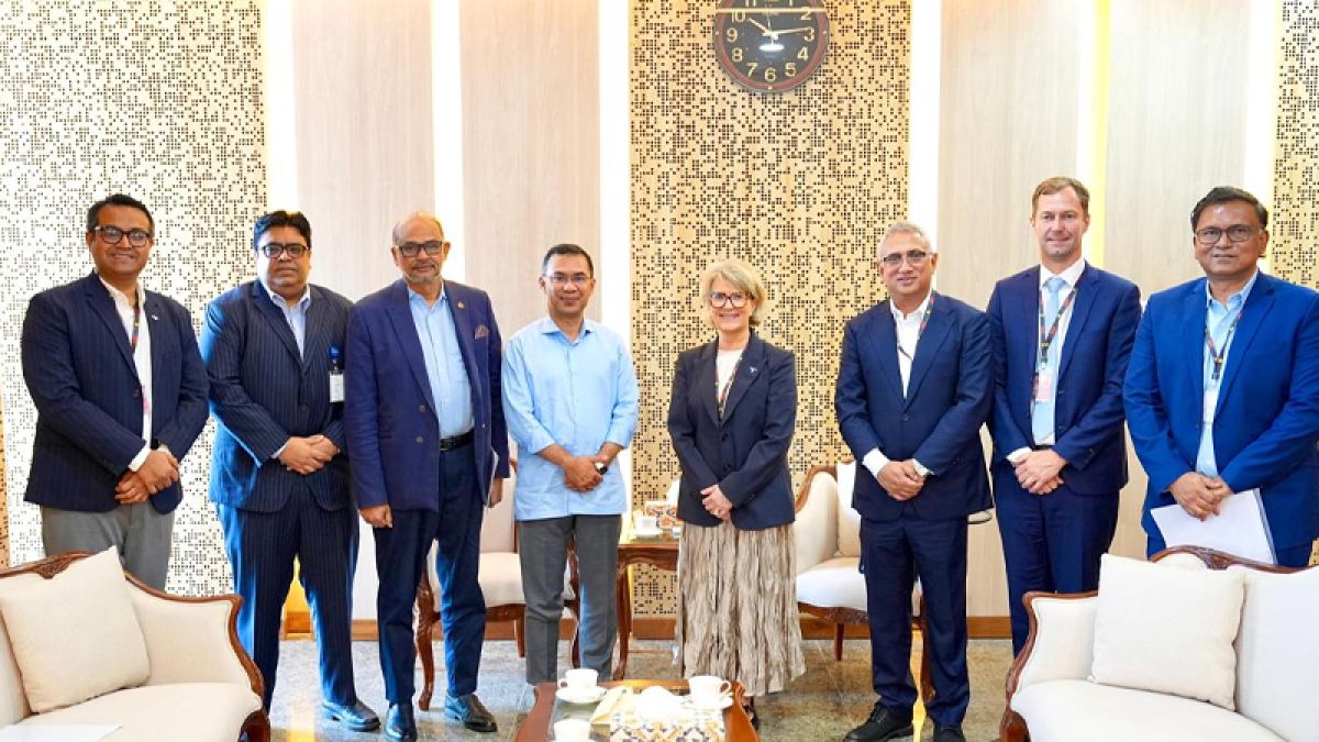 প্রধানমন্ত্রীর সঙ্গে সাক্ষাৎ করলেন টেলিনর গ্রুপের সিইও