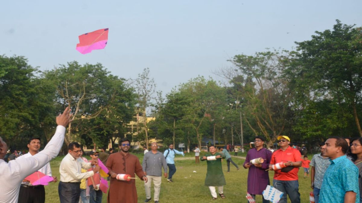 বেরোবিতে চৈত্রসংক্রান্তি উপলক্ষে ঘুড়ি উড়ানো প্রতিযোগিতা অনুষ্ঠিত