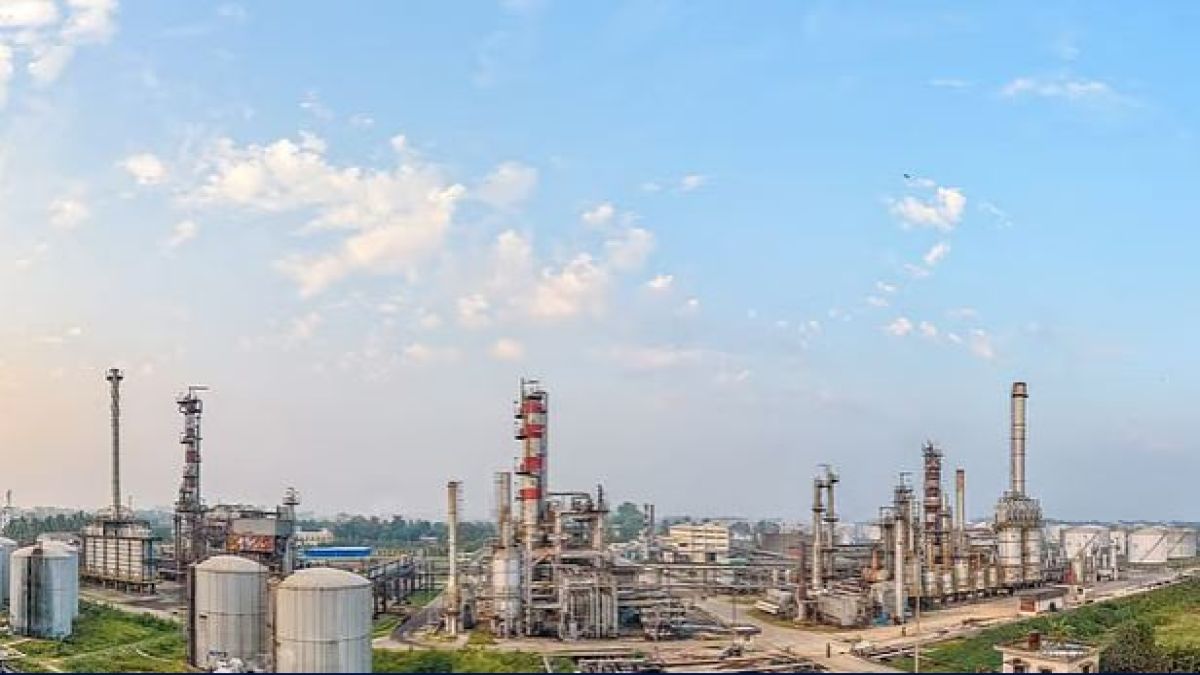 হাতে থাকা তেল ফুরিয়ে আসছে ইস্টার্ন রিফাইনারির