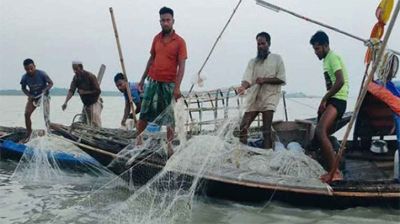প্রজনন রক্ষায় সাগরে ৫৮ দিনের মাছ ধরার নিষেধাজ্ঞা