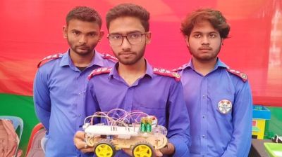 ইউটিউব দেখে নিজ উদ্যোগে “এআই স্মার্ট কার” তৈরি করেছেন কুড়িগ্রামের রোয়ানুর