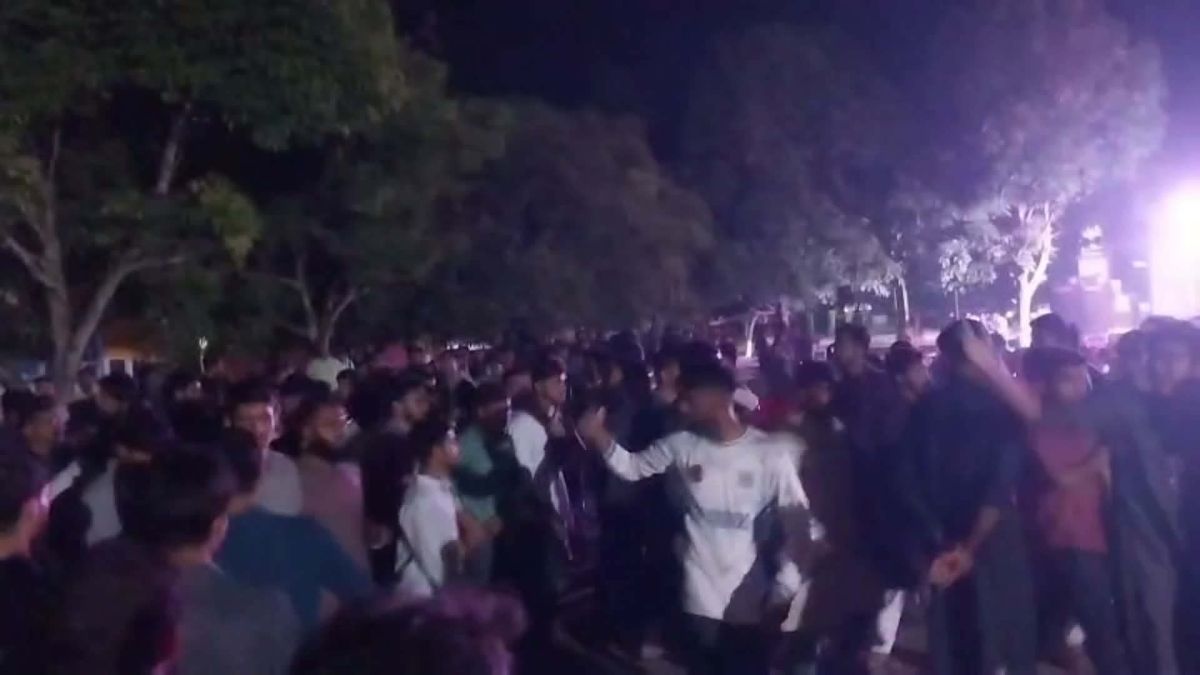 বাকৃবিতে শিক্ষার্থীদের হাতাহাতি, মাঝপথেই পণ্ড সাংস্কৃতিক সন্ধ্যা