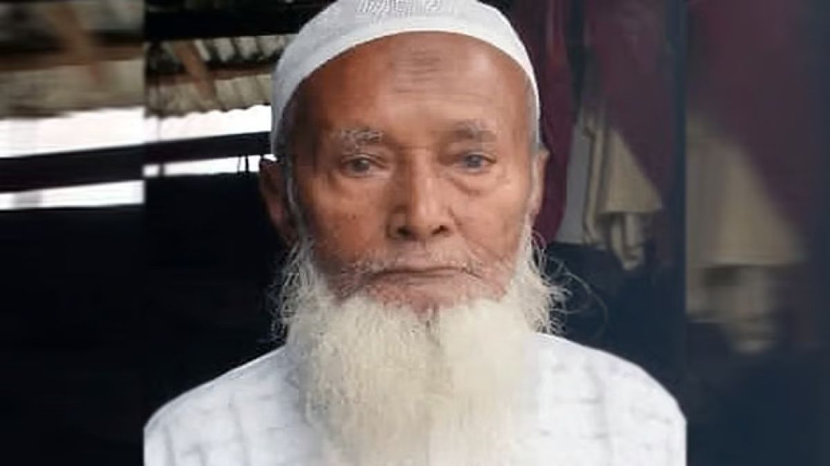 চাঁদপুরে বন্ধুর কবরে লুটিয়ে পড়ে আরেক বন্ধুর মৃত্যু