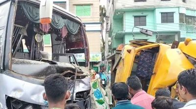 টাঙ্গাইলে বাস-ট্রাক মুখোমুখি সংঘর্ষে নিহত ২