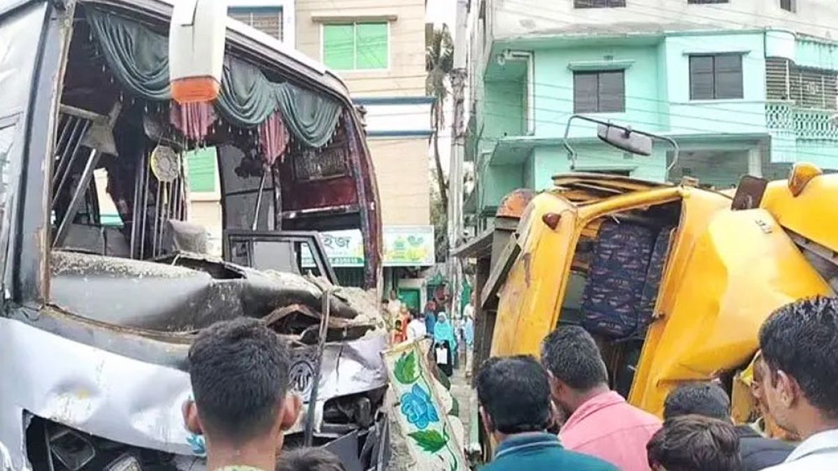 টাঙ্গাইলে বাস-ট্রাক মুখোমুখি সংঘর্ষে নিহত ২