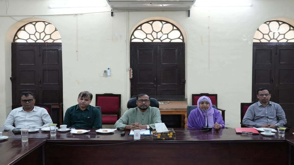 জবি কেন্দ্রীয় মসজিদ বিষয়ে বিভ্রান্তিকর তথ্য স্পষ্টিকরণে সংবাদ সম্মেলন