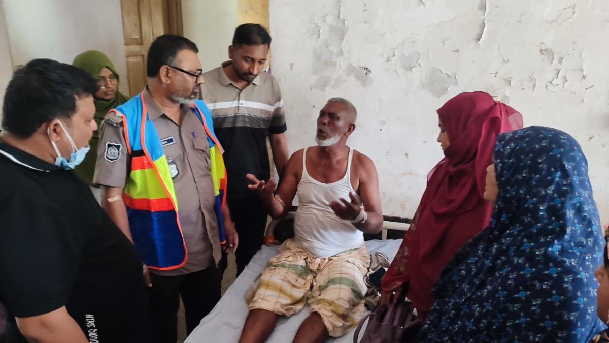 পদ্মা নদীতে নৌ পুলিশের উপর দুর্বৃত্তদের হামলা; গুলিতে পুলিশসহ আহত ৬