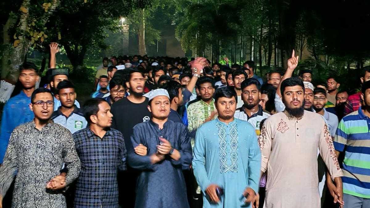 সারা দেশে সন্ত্রাসী কর্মকাণ্ডের বিরুদ্ধে ইবিতে শিবিরের বিক্ষোভ