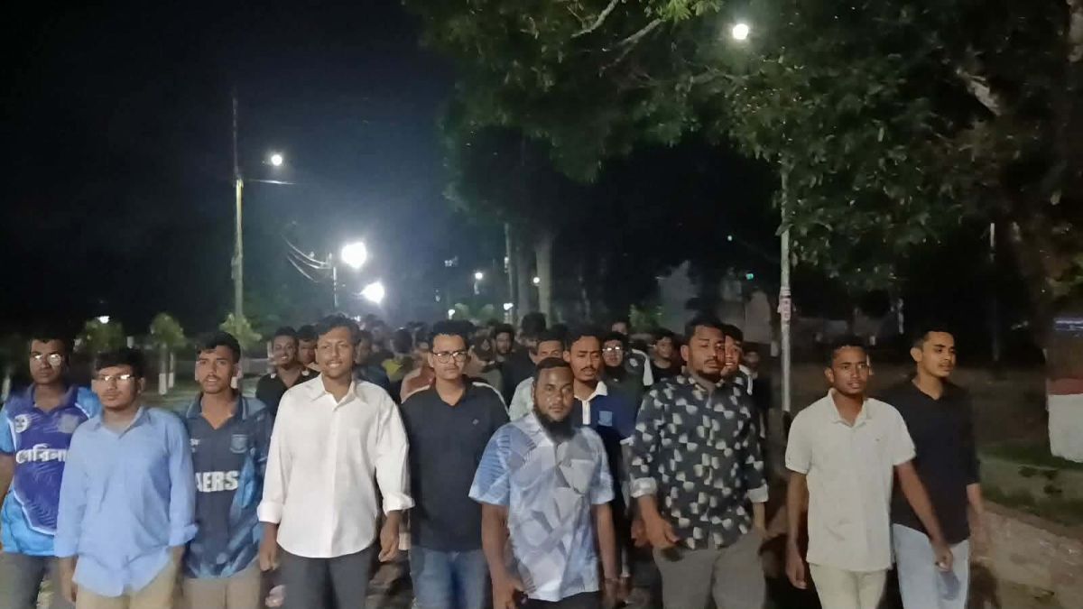 চট্টগ্রামে ছাত্রদলের ওপর শিবিরের হামলার প্রতিবাদে বাকৃবিতে বিক্ষোভ