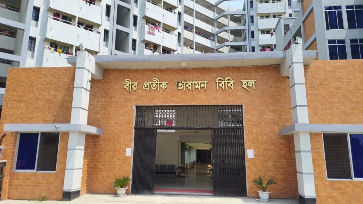 যবিপ্রবির ছাত্রী হলের খাবার খেয়ে ৭০ এর অধিক শিক্ষার্থী অসুস্থ