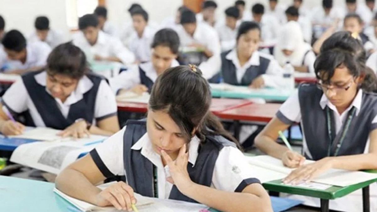 এসএসসির দ্বিতীয় দিনে ২৭ হাজার পরীক্ষার্থী অনুপস্থিত