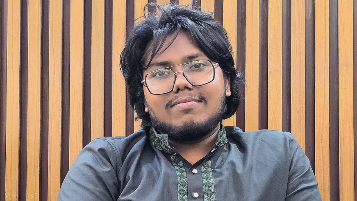 শাহবাগে আসুন, ফেসবুকে পোস্টের পর লাঞ্ছিত ডাকসু নেতা জুবায়ের