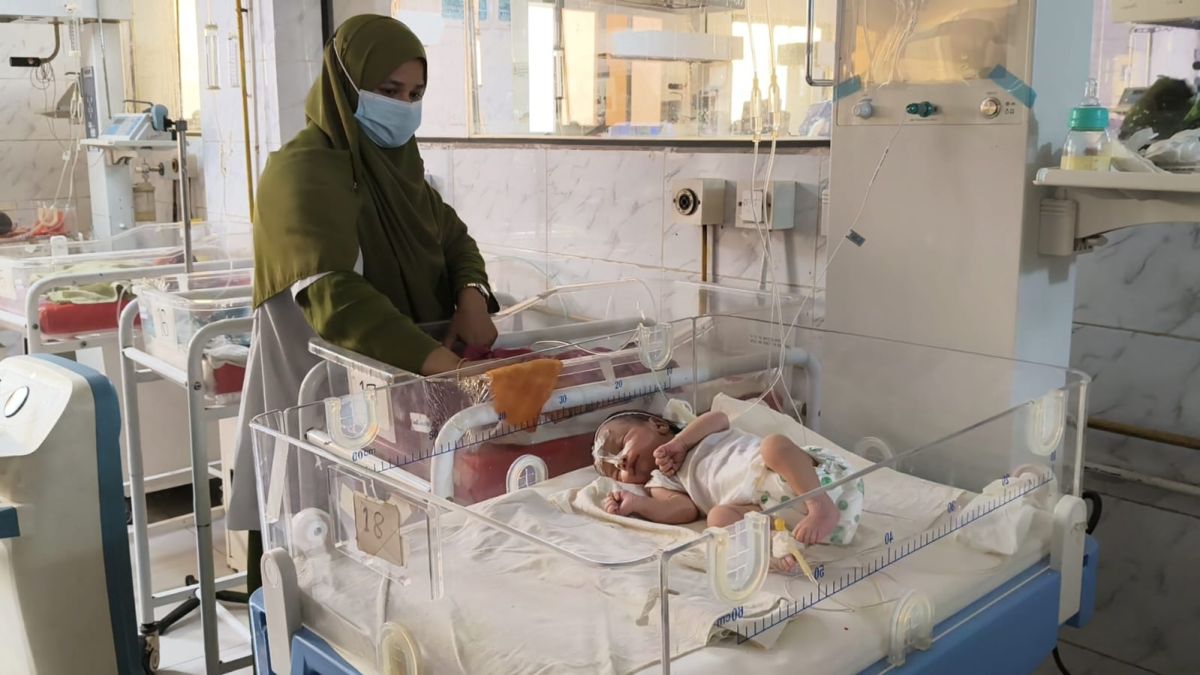 ১৫ দিন যাবৎ হাসপাতালে নাম-পরিচয়হীন কন্যাশিশু