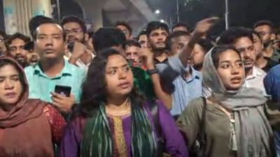 ছাত্রশিবিরকে হটিয়ে ঢাবি ক্যাম্পাসে ছাত্রদলের মিছিল