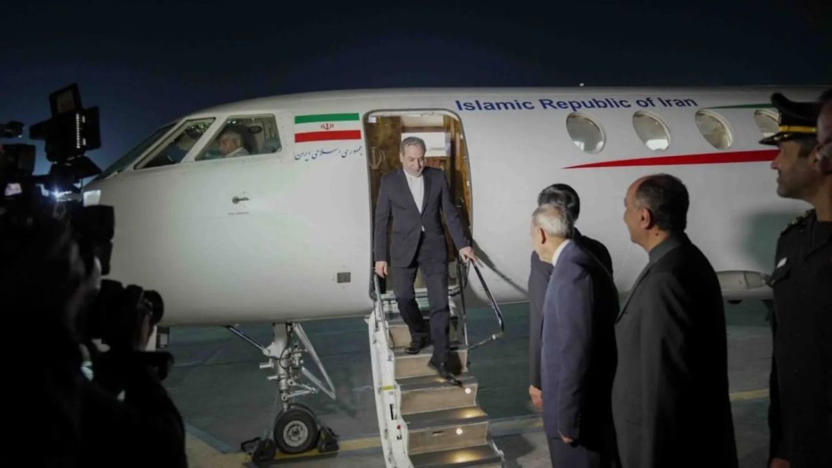 ইসলামাবাদে পৌঁছেছেন ইরানের পররাষ্ট্রমন্ত্রী