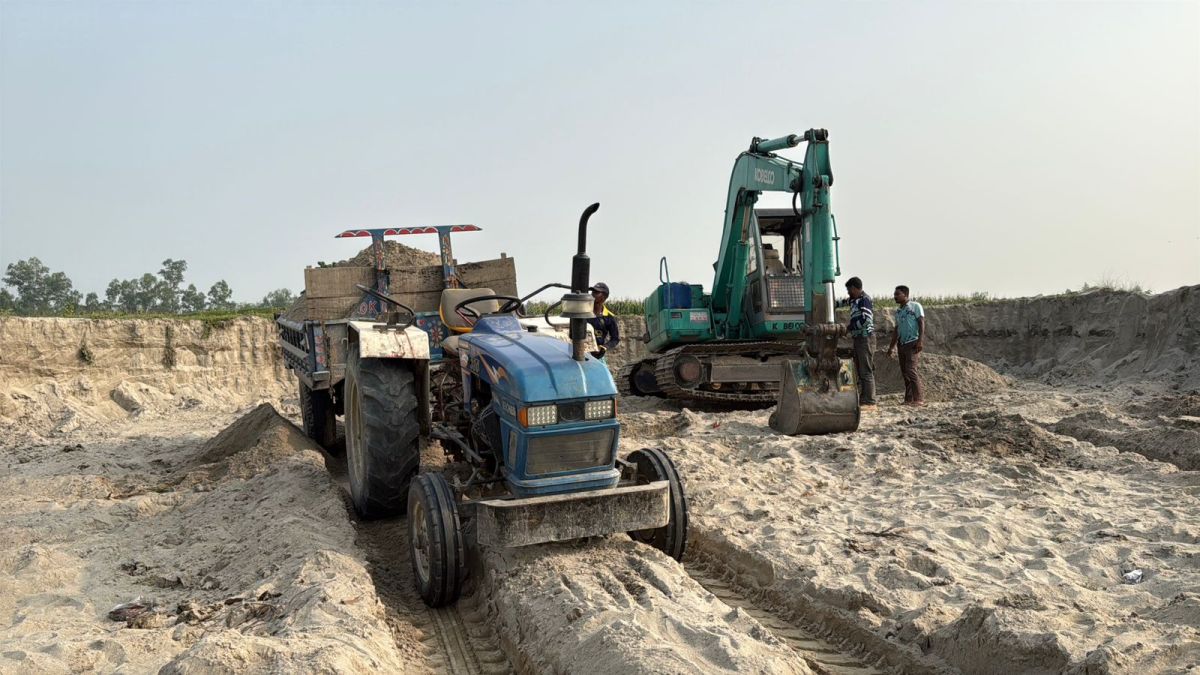 প্রভাবশালী চক্রের দাপট, নদী কেটে বালু লুট—নীরব প্রশাসন