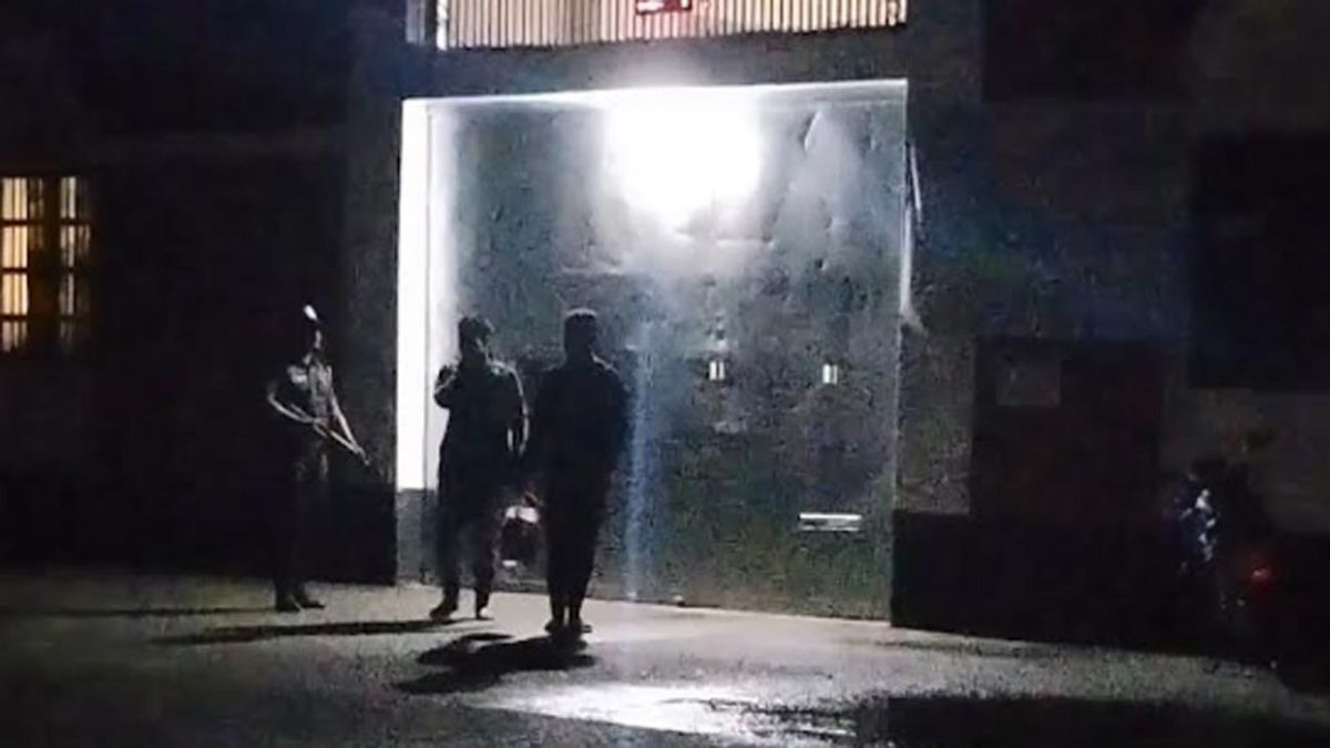 ফেসবুকে পোস্ট দিয়ে গ্রেপ্তার কলেজছাত্র: প্রতিমন্ত্রীর উদ্যোগে জামিনে মুক্ত