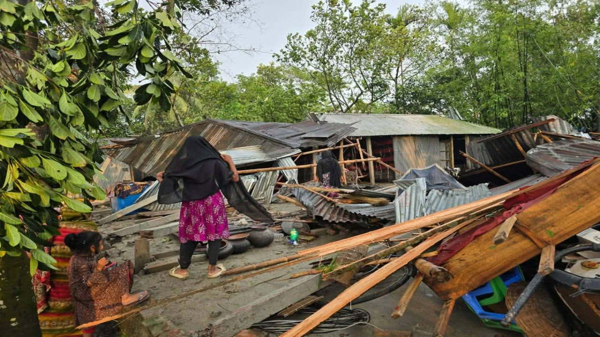 কালবৈশাখীর তাণ্ডবে গাইবান্ধা: ঘরবাড়ি বিধ্বস্ত, প্রাণহানি, খোলা আকাশের নিচে মানুষ