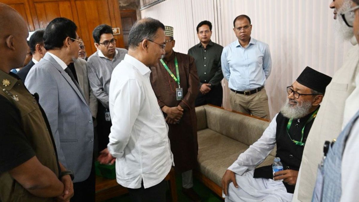 অধিবেশন চলাকালে হঠাৎ অসুস্থ বিরোধীদলীয় এমপি, খোঁজ নিলেন প্রধানমন্ত্রী