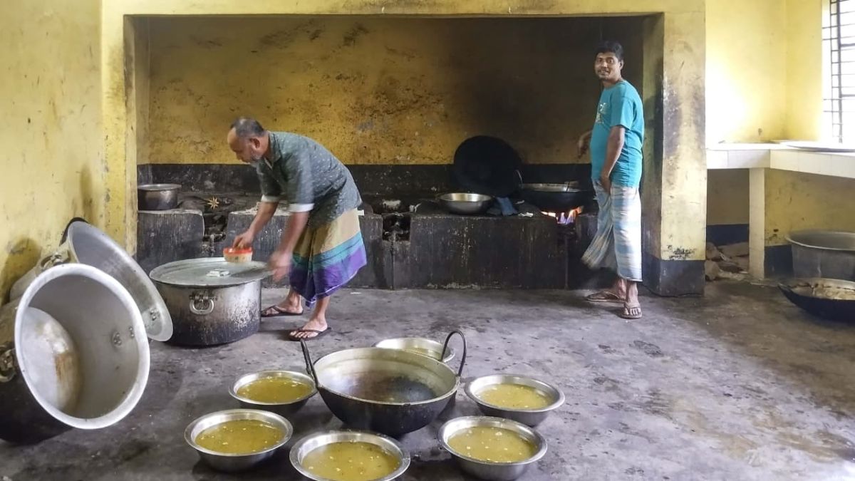 আন্তর্জাতিক শ্রমিক দিবসে বাকৃবির নেপথ্যের কর্মীদের ভাবনা