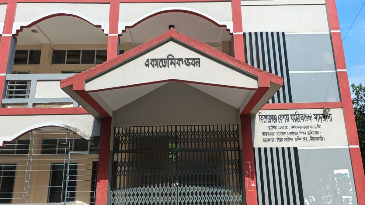 এসএসসি পরীক্ষায় নকল: তিন শিক্ষকসহ বহিষ্কার ৪, আটক ২