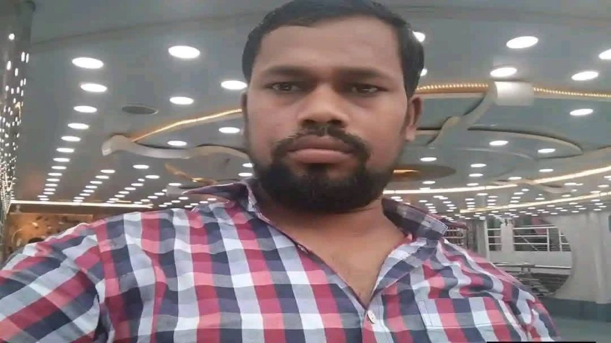 চাঁদা তুলতে গিয়ে হাতেনাতে আটক উপজেলা শ্রমিকদল সভাপতি ও লাইনম্যান