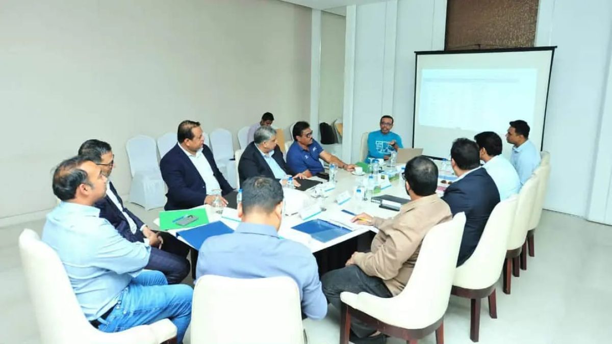 কে হবে হামজা সমিত দের কোচ? সংক্ষিপ্ত তালিকায় ১০ জন
