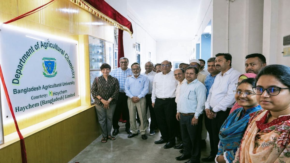 বাকৃবিতে পেস্টিসাইড ডিসপ্লে বোর্ডের উদ্বোধন